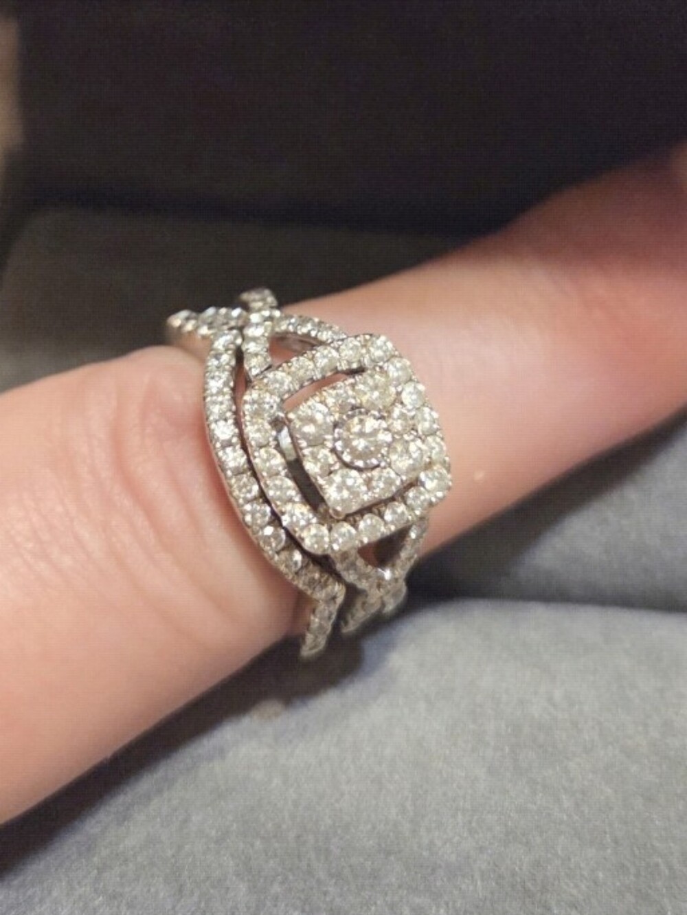 Diamond Halo Ring Set in 10k White Gold - Size 6.5-7 * Like New* ✔️
